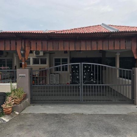 Nazirin Homestay Lumut Dış mekan fotoğraf